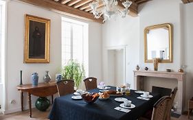 Aux Portes D'Honneur